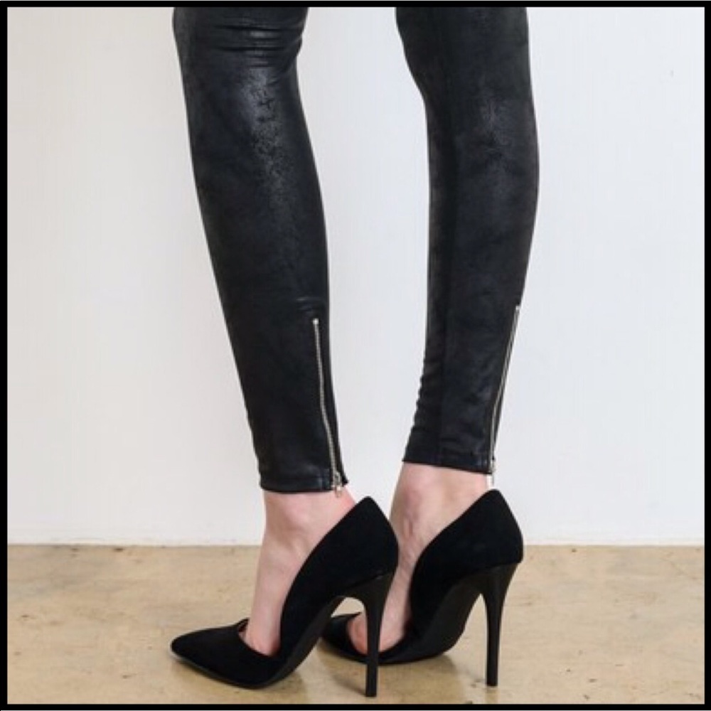 ZIPPER BACK VEGAN LEGGING. CLOSING SALE - Picture 6 of 8